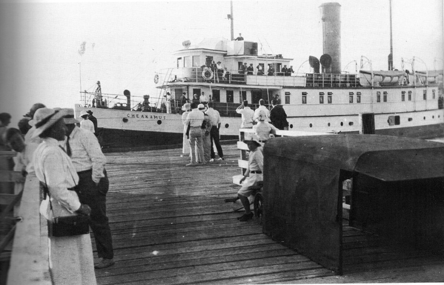 The Union Steamship Cheakamus arriving at the Savary Wharf on one of its then twice-weekly visits.  Note the young Jim Spilsbury on the left peeking around behind his mother, Alice.
(Source: Spilsbury's Album by Jim Spilsbury, Harbour Publishing, 1990, www.harbourpublishing.com)
