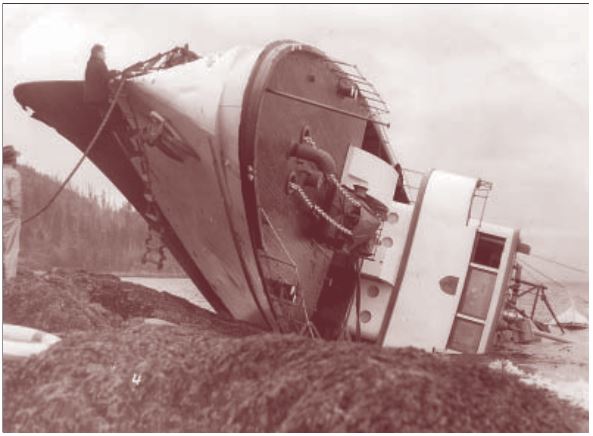 The wreck of the MV Gulf Stream at Dinner Rock (1947) 
(Source: Powell River Museam)
