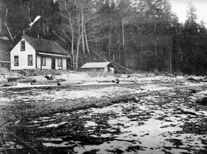 The Anderson house in 1905 (BC Archives Item C-08831)